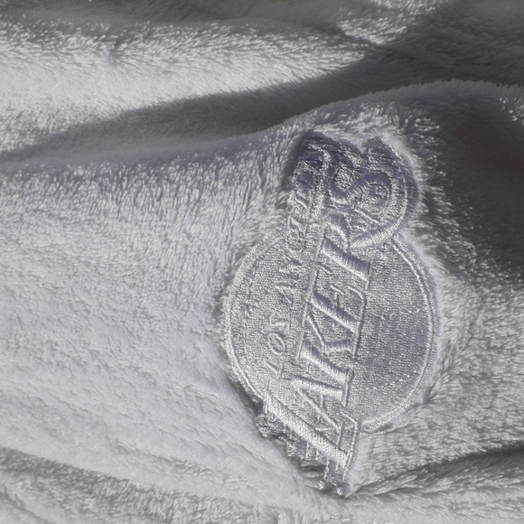 Chadsworth Plush White LA Lakers Robe, S/M - Picture 3 of 8